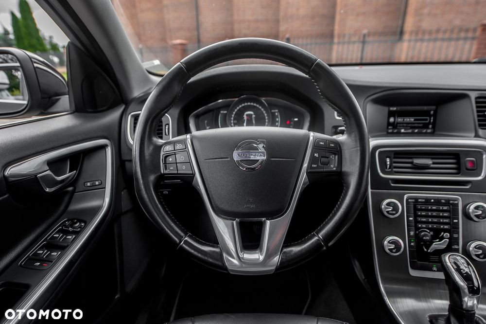 Volvo S60 D5 AWD Geartronic Kinetic - 19