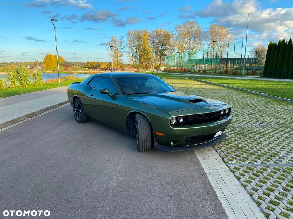 Dodge Challenger - 2
