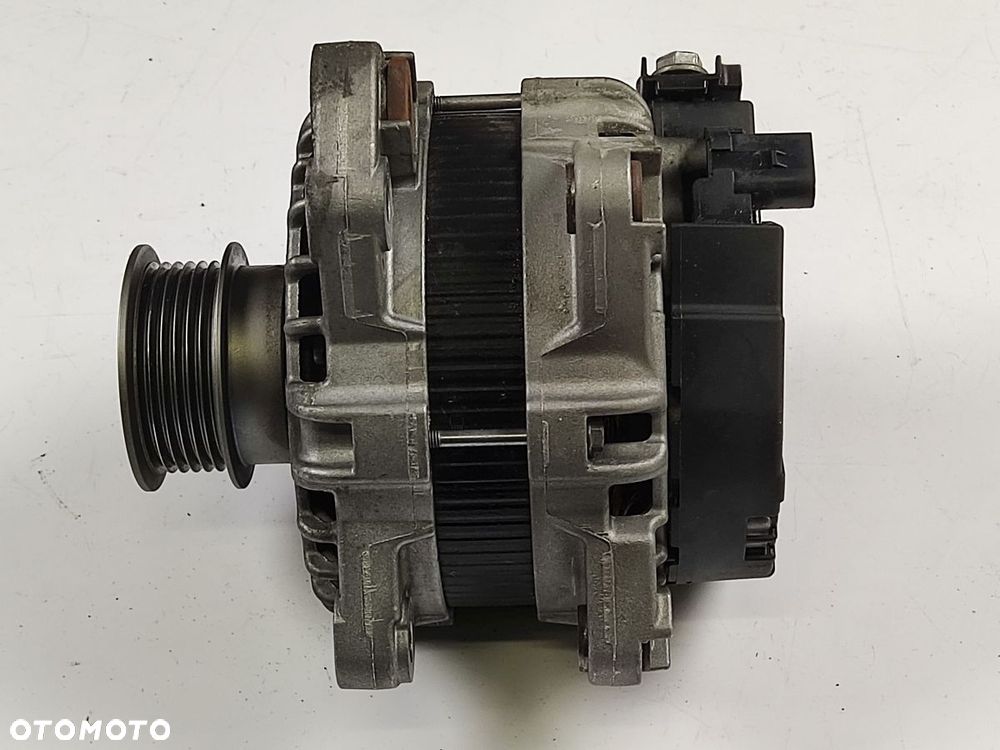 VOLVO XC40 2.0T T4 17-21r Alternator - 10