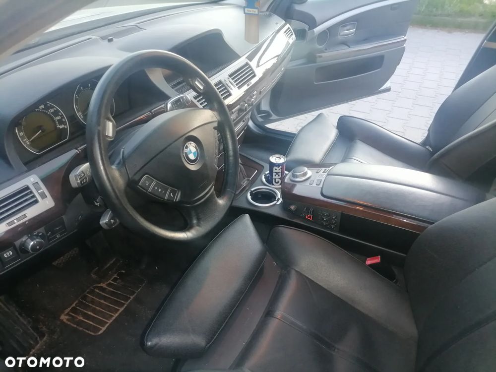 BMW Seria 7 750i L - 9