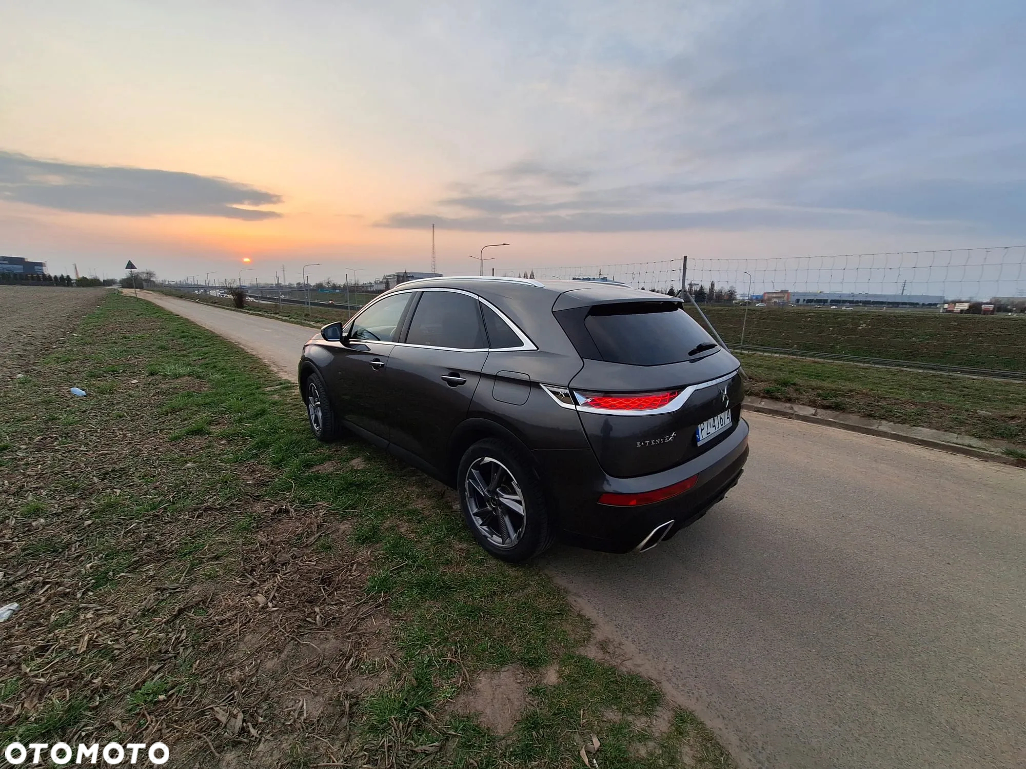 DS Automobiles DS 7 Crossback 1.6 E-Tense 4x4 Grand Chic - 4