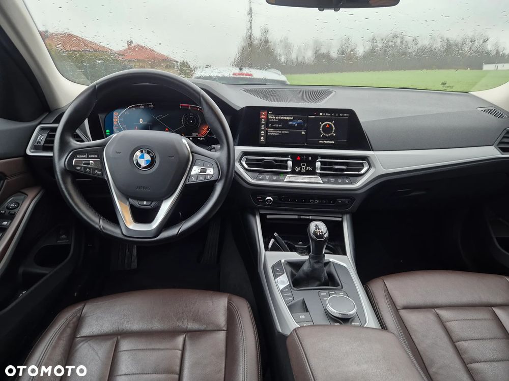 BMW Seria 3 318d Sport Line Shadow - 17