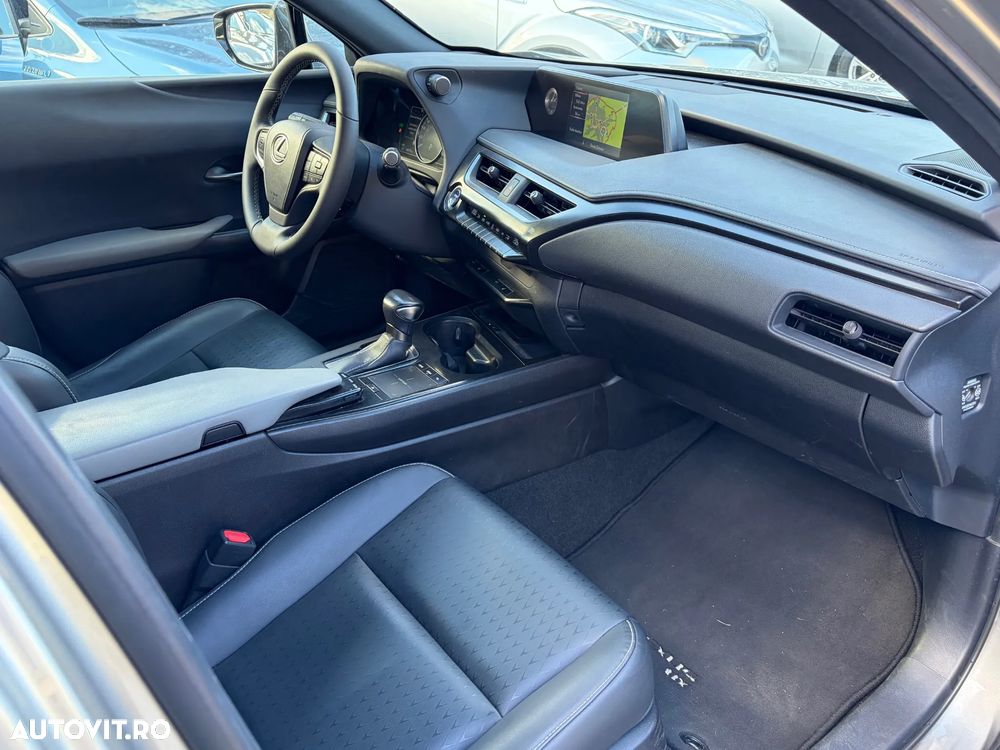 Lexus UX - 7
