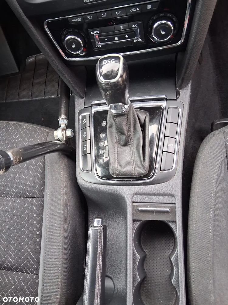 Skoda Superb 2.0 TDI DSG Elegance - 30
