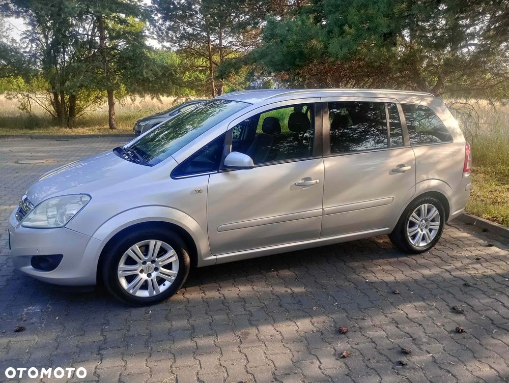 Opel Zafira 2.2 Navi - 2