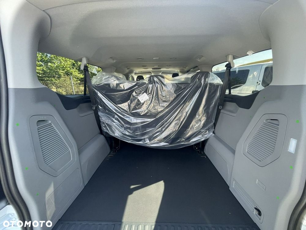 Ford Tourneo Custom - 8