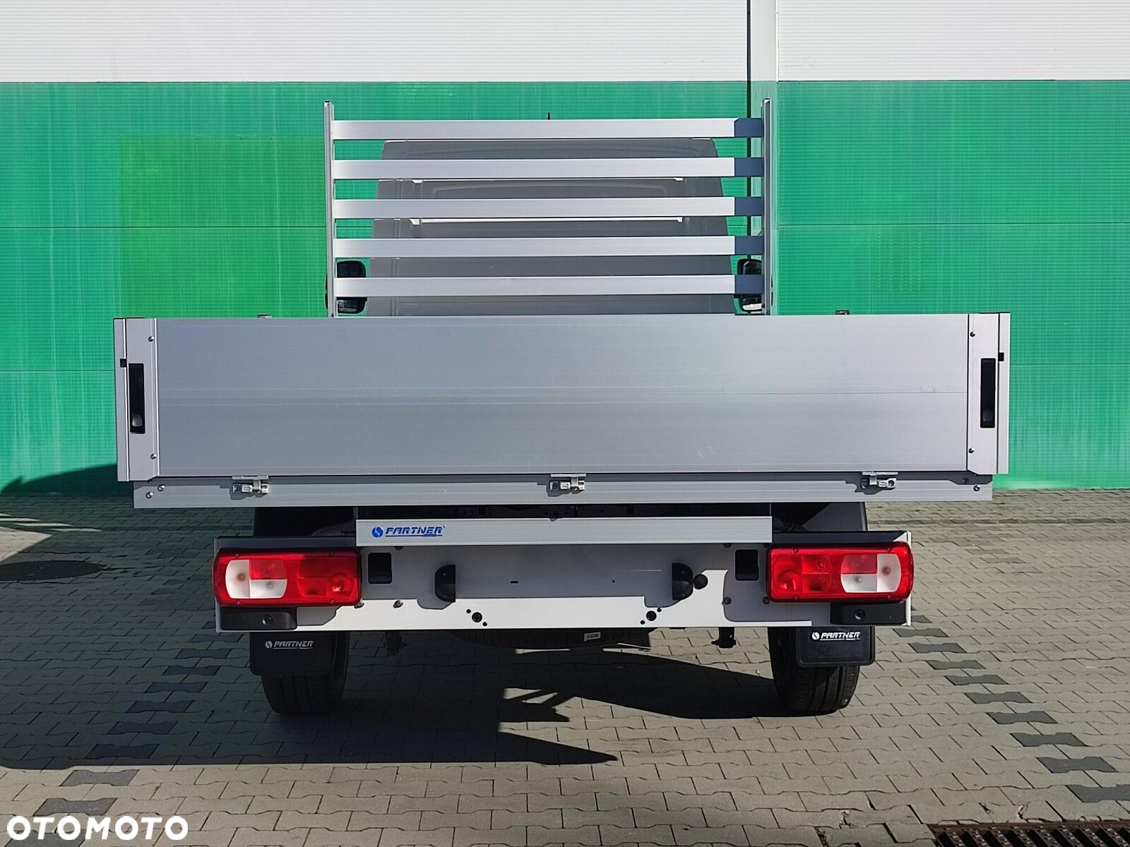 Volkswagen Crafter Crafter 35 Podwozie z pojedynczą kabiną silnik: 2,0 l EU6 SCR 177 KM / skrzynia biegów: Przedni napęd manualna 6-biegowa rozstaw osi: 4490 mm - 6