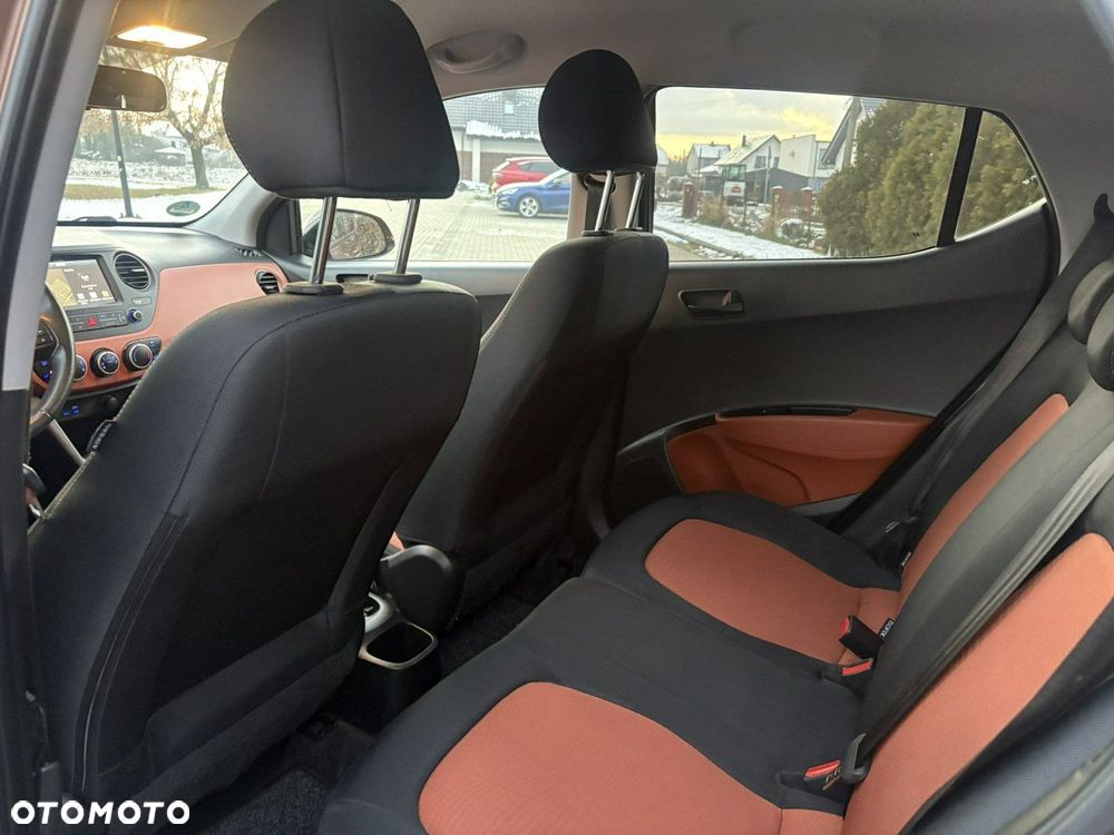 Hyundai i10 1.0 Fifa World Cup Edition - 10