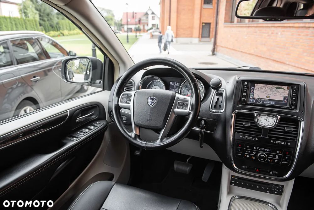 Lancia Voyager 3.6 Platinum Euro6 - 29