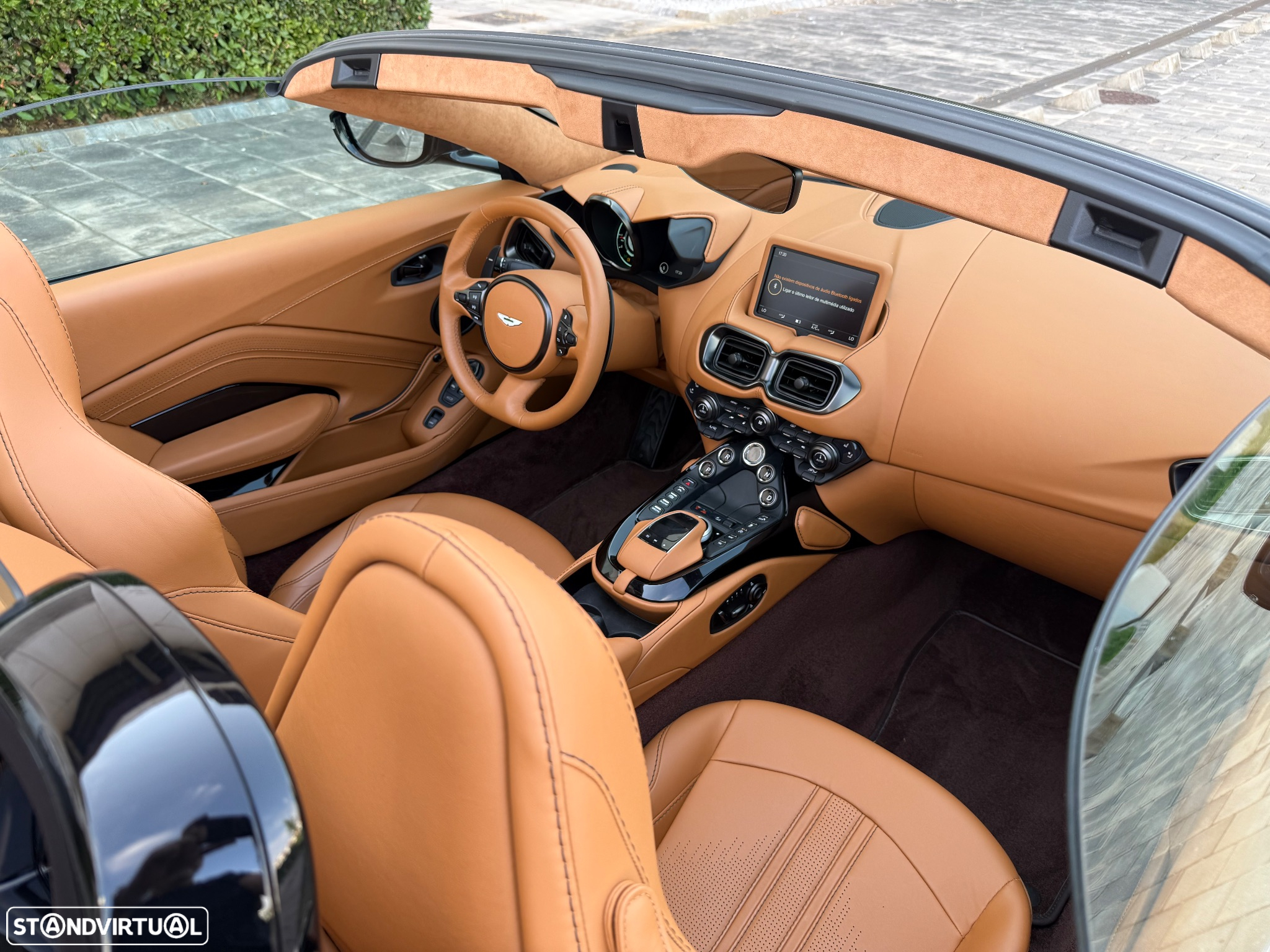 Aston Martin Vantage Roadster V8 - 32