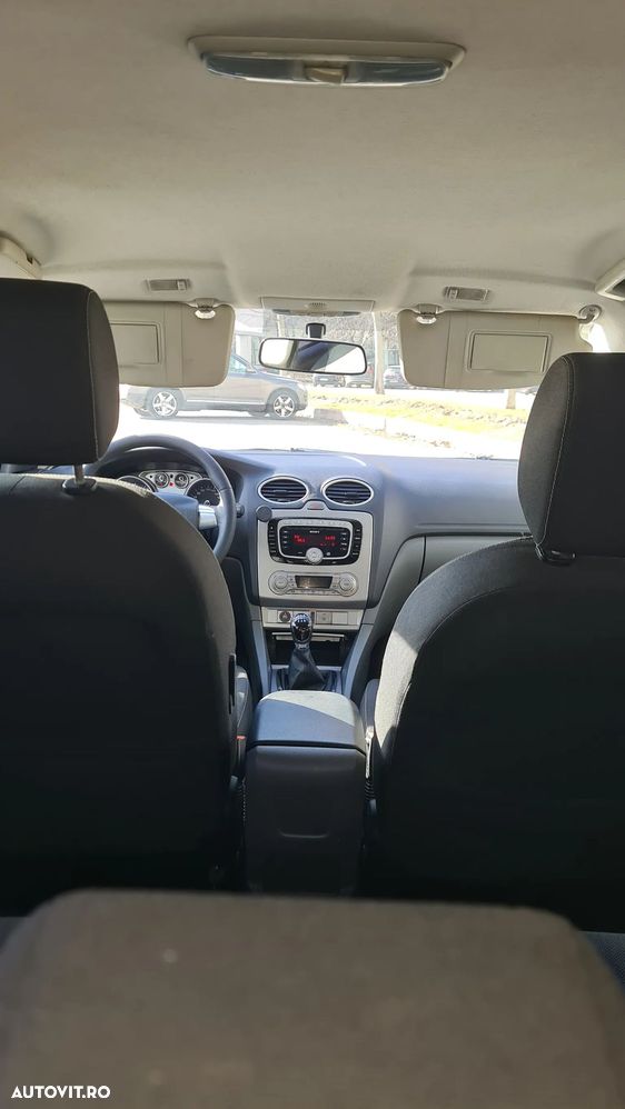 Ford Focus 1.6 Ti-VCT Titanium - 24