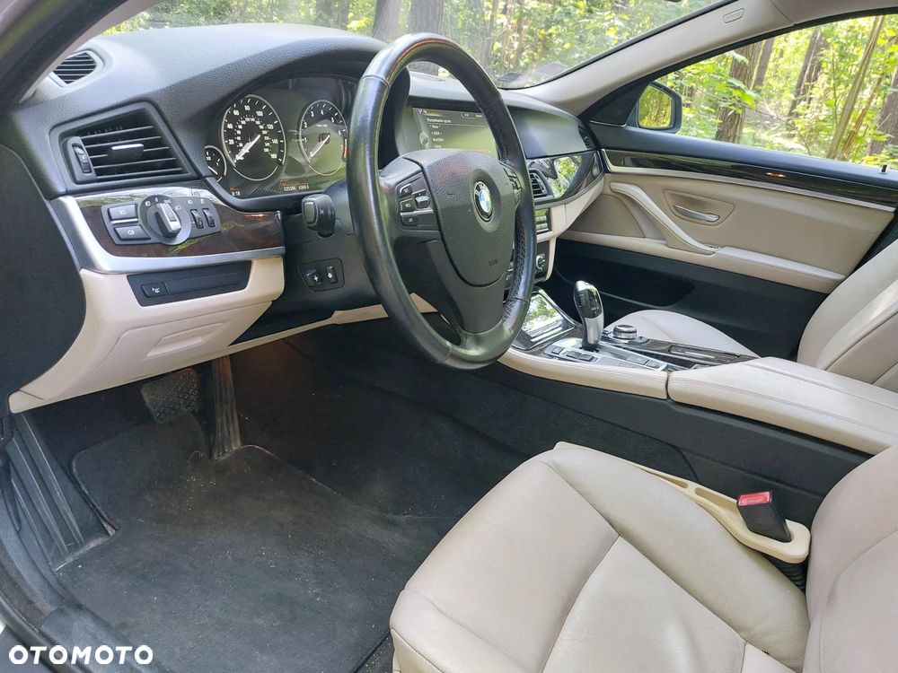 BMW Seria 5 528i xDrive - 11