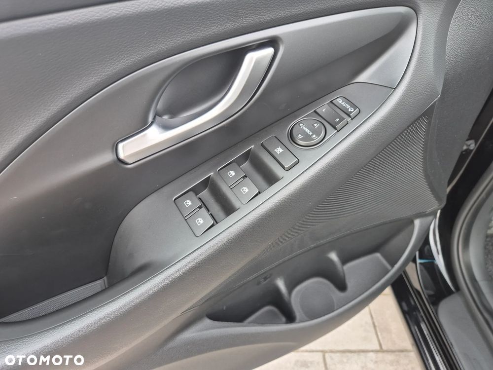 Hyundai i30 1.5 T-GDI 48V-Hybrid DCT N-Line - 11
