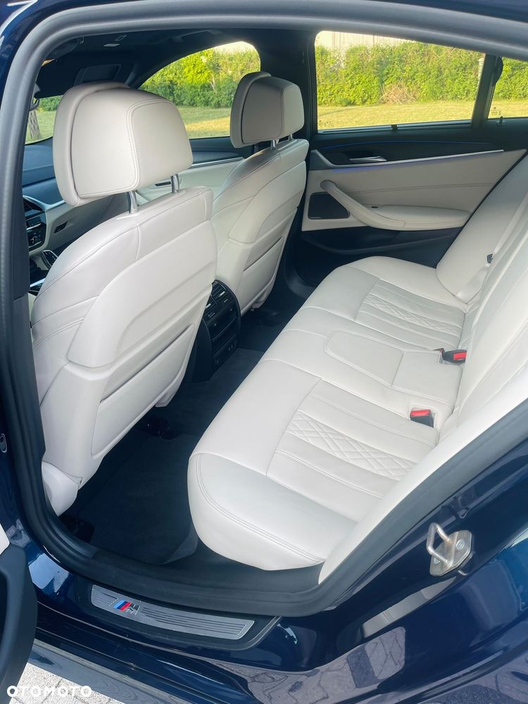 BMW Seria 5 M550i xDrive sport - 8