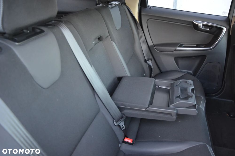 Volvo XC 60 D4 Momentum - 24