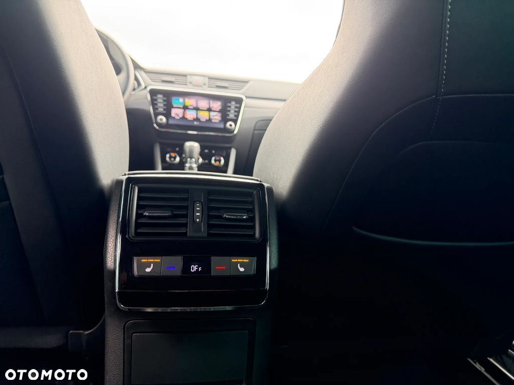 Skoda Superb 1.4 TSI Plug-In Hybrid Sportline DSG - 19