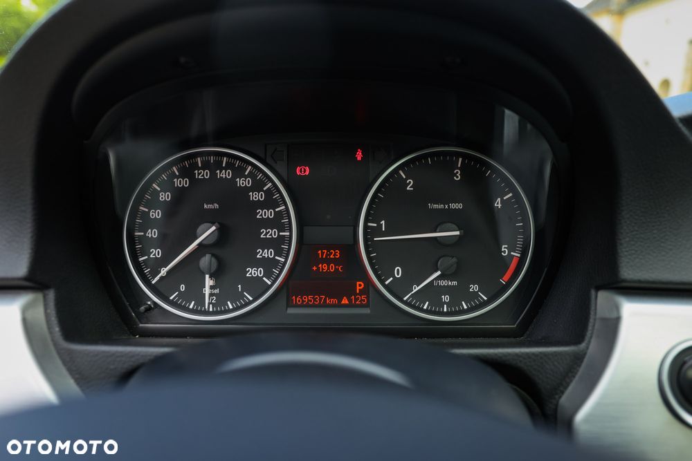 BMW Seria 3 320d xDrive DPF - 8