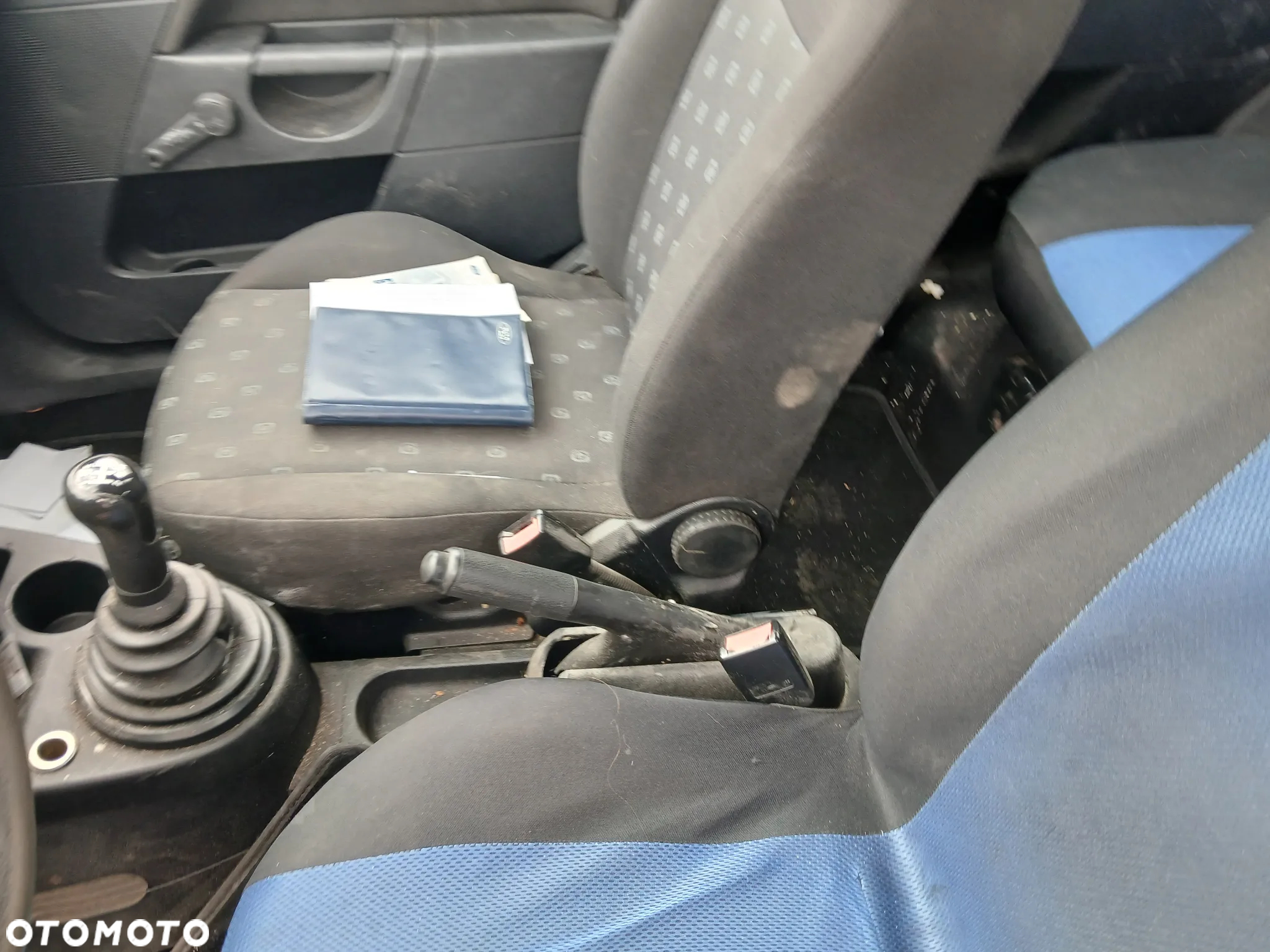 ford fiesta MK6 44 fotel fotele kanapa deska kokpit podsufitka boczek boczki klamka podłokietnik - 5