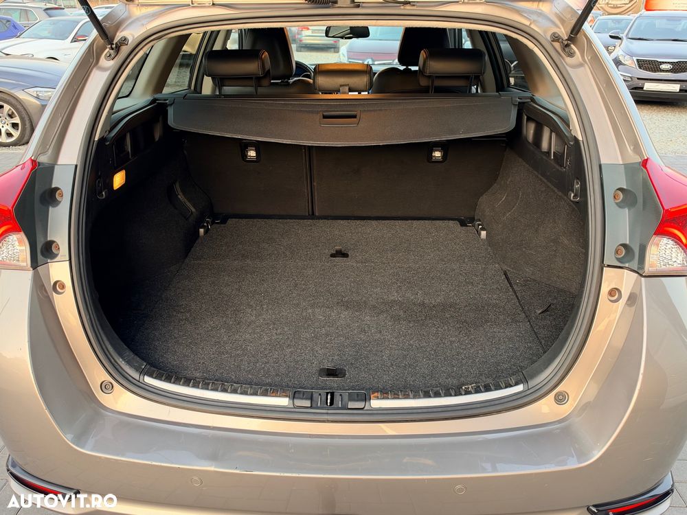 Toyota Auris 1.6 D-4D Executive - 18