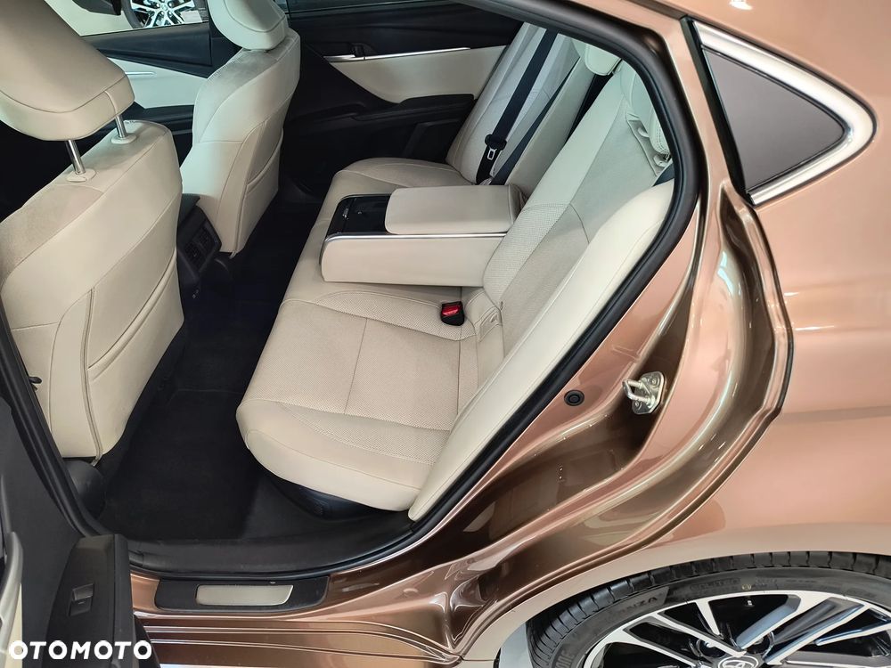 Toyota Camry 2.5 Hybrid Dynamic Force Executive e-CVT - 14