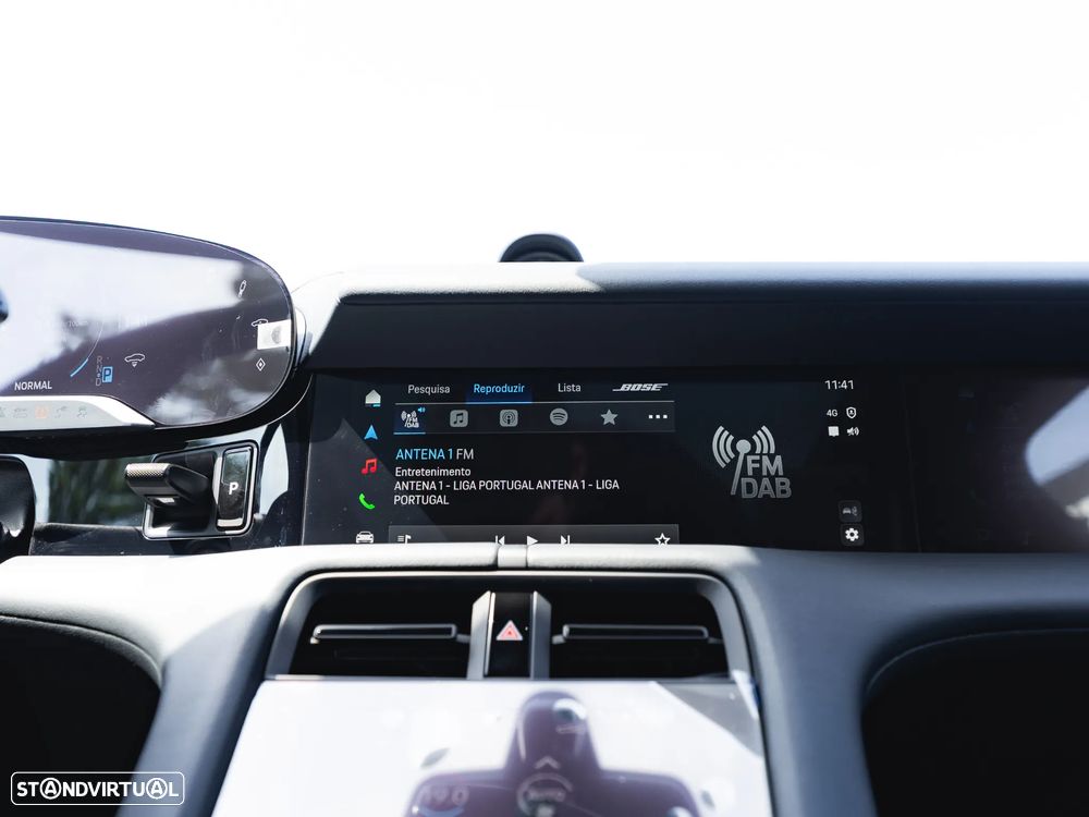 Porsche Taycan Sport Turismo bateria Performance Plus - 23