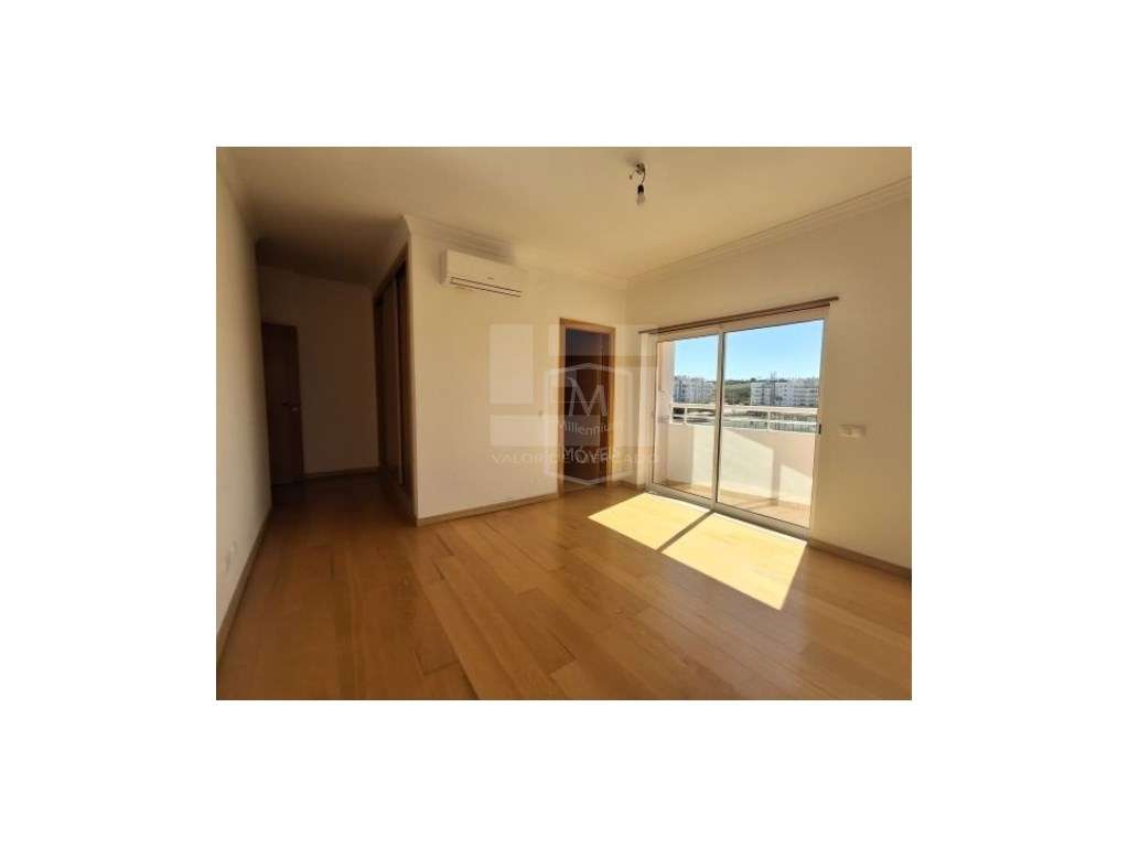APARTAMENTO T3 - Urbanização de Betunes - Grande imagem: 5/6