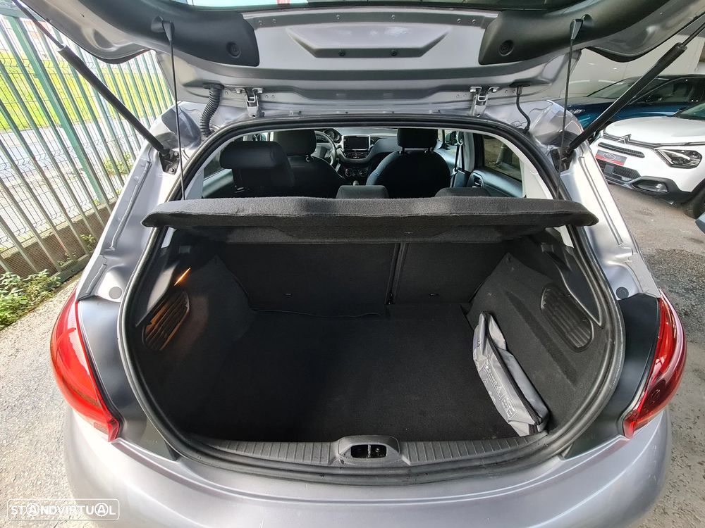 Peugeot 208 1.2 PureTech Signature - 18