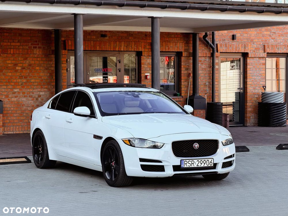 Jaguar XE 25t AWD Prestige - 2