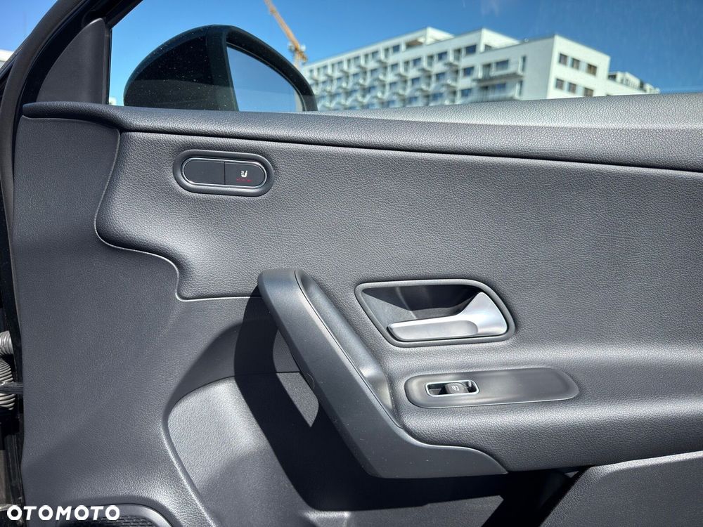 Mercedes-Benz Klasa A 180 7G-DCT - 21