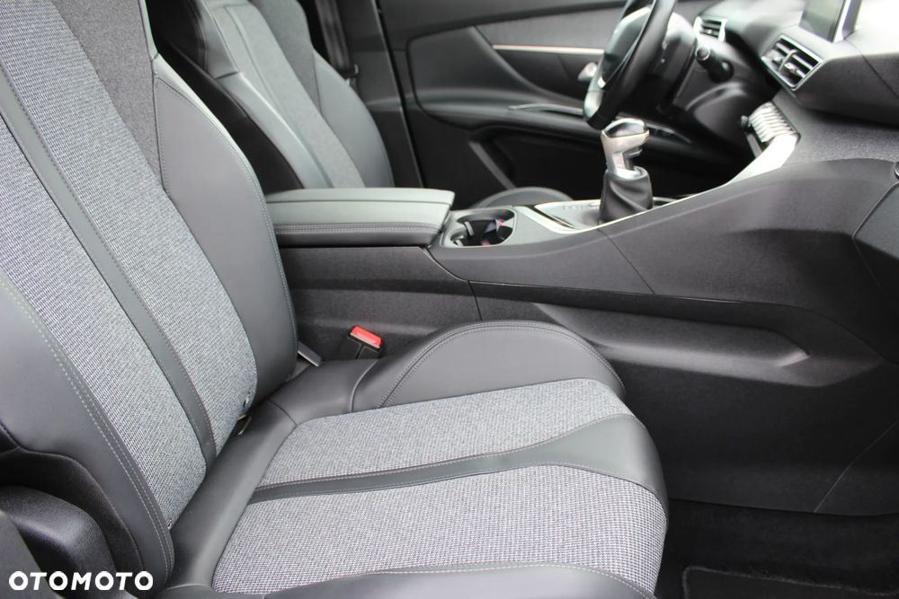 Peugeot 3008 1.2 PureTech Allure S&S - 9