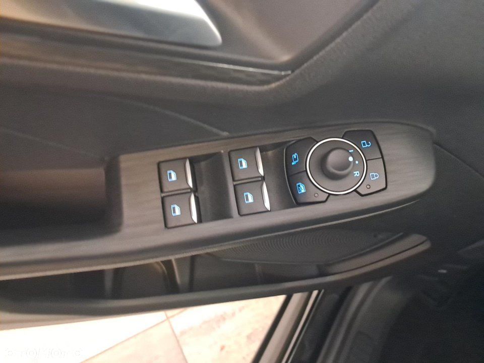 Ford Kuga - 10