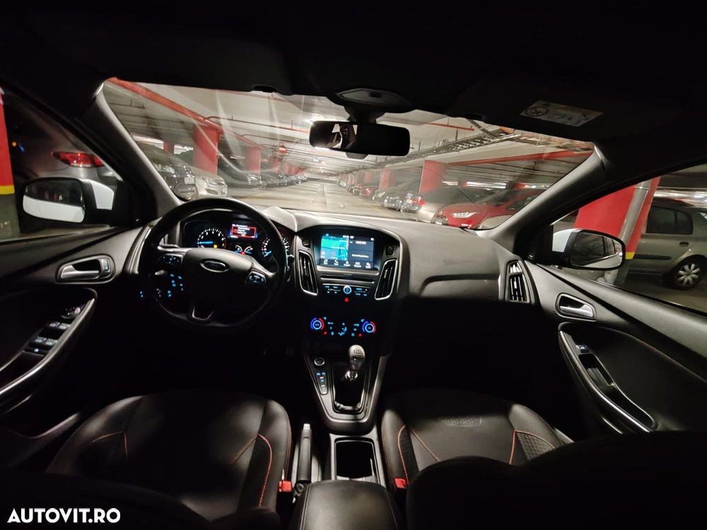 Ford Focus 1.5 EcoBoost ST-Line - 9