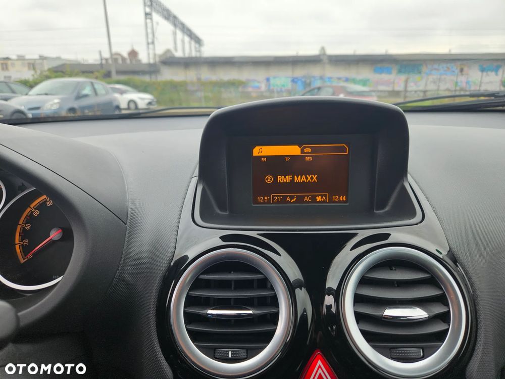 Opel Corsa 1.4 16V Cosmo - 16