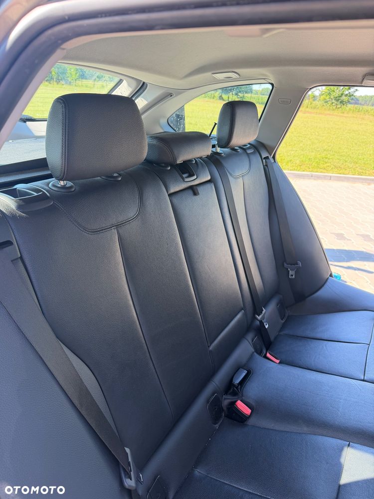 BMW Seria 3 320d Efficient Dynamics Sport Line - 12