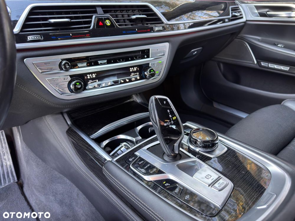 BMW Seria 7 750i xDrive - 5