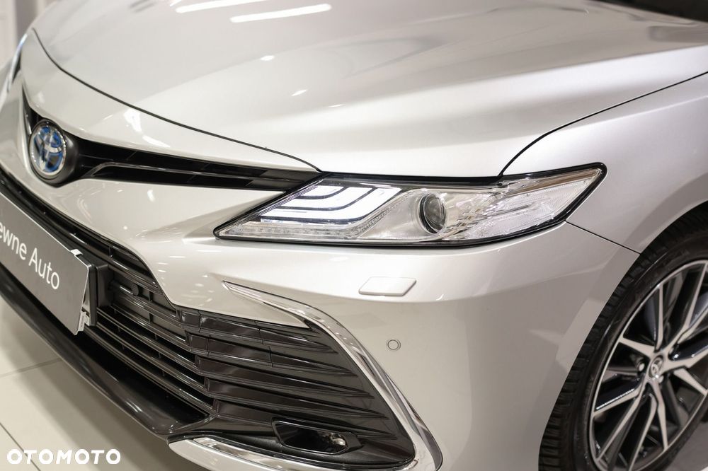 Toyota Camry - 30