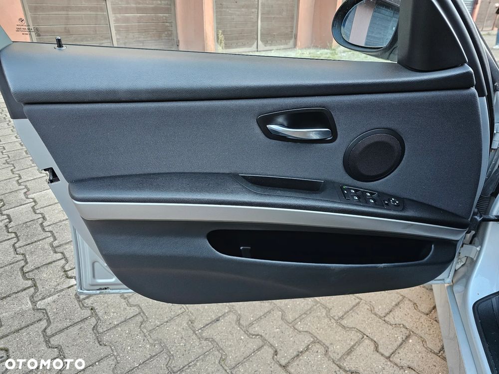 BMW Seria 3 318i - 16