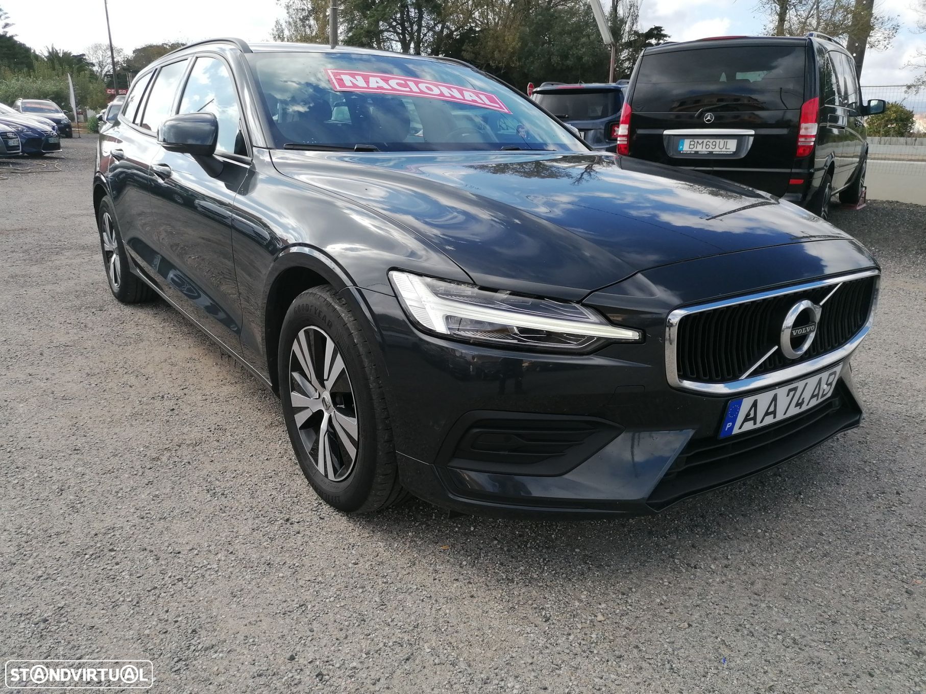 Volvo V60 2.0 D3 Momentum Geartronic - 1