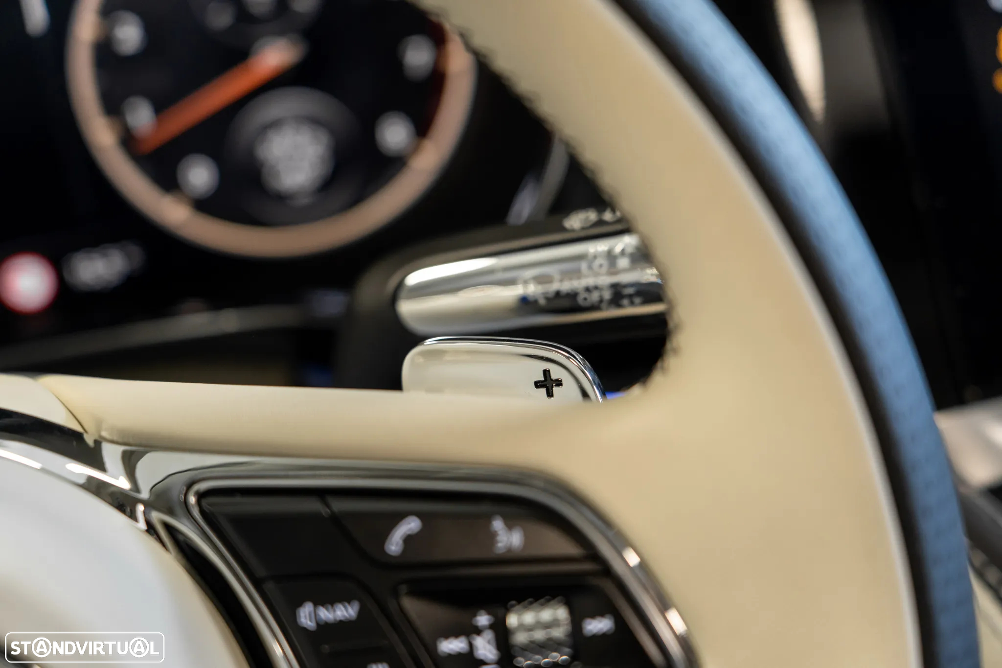 Bentley Flying Spur V8 Azure - 19
