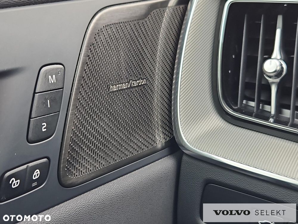 Volvo XC 60 T6 AWD Plug-in Hybrid Plus Dark - 24