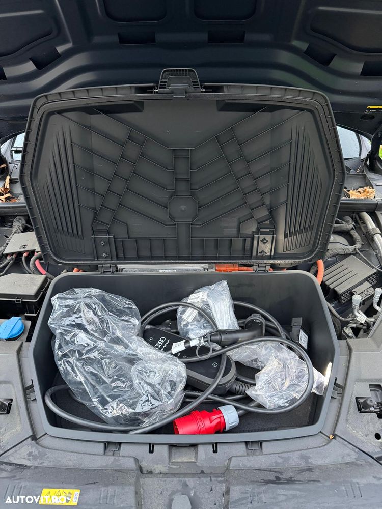 Audi e-tron 50 quattro S-Line - 13