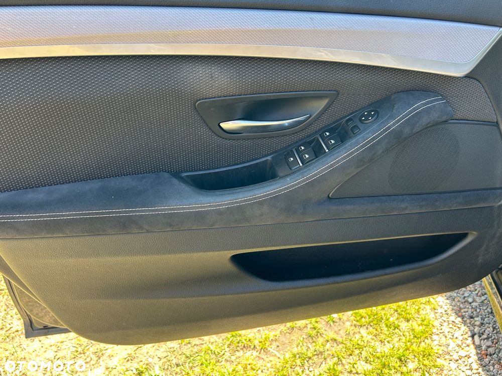 BMW Seria 5 530d xDrive Sport-Aut - 17