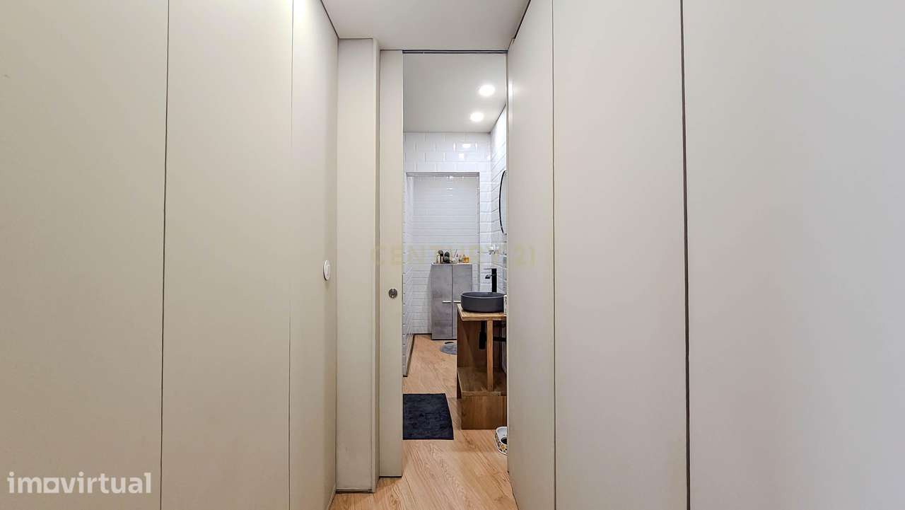 Apartamento T1 + 1 totalmente renovado a 50 metros da Praia, Póvoa de - Grande imagem: 3/19