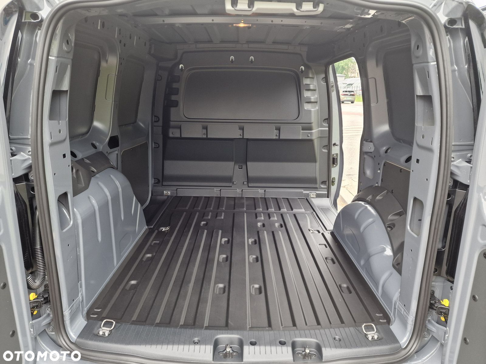 Volkswagen Caddy Cargo 1.5 TSI DSG - 8