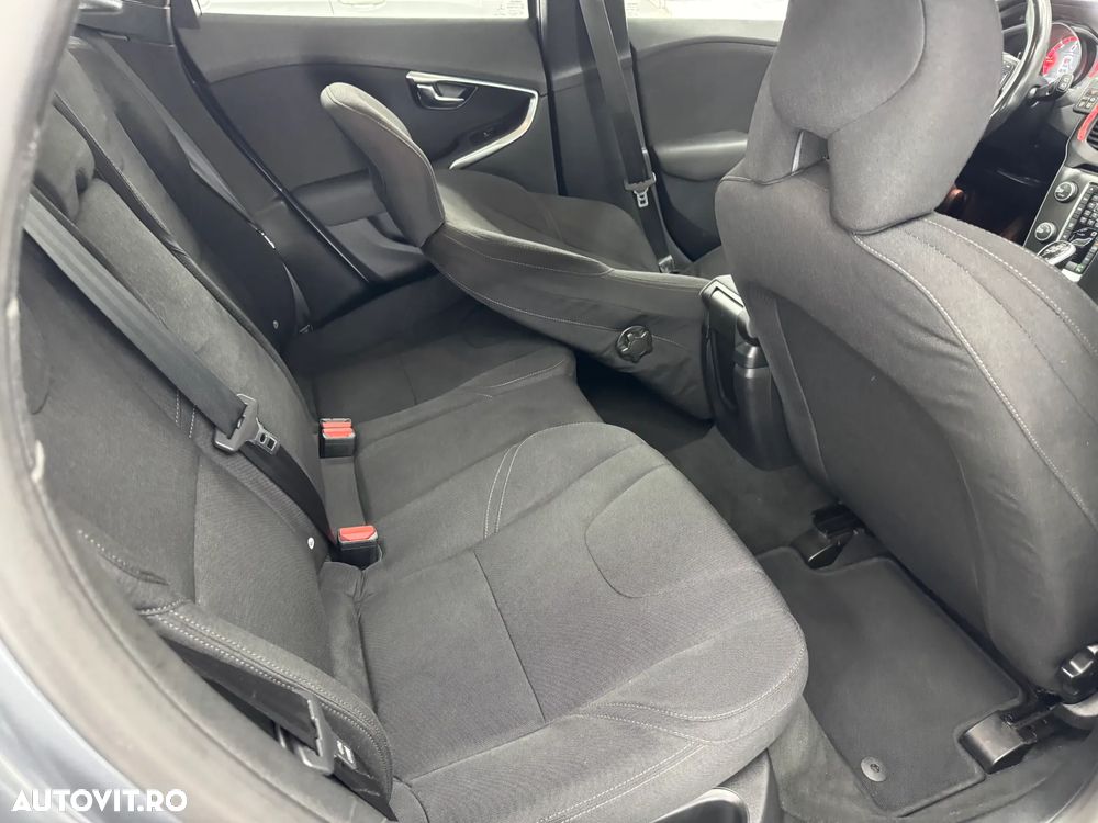 Volvo V40 D2 Geartronic Momentum - 6