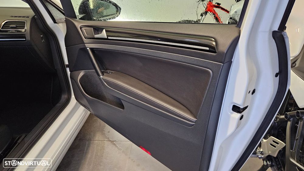 VW Golf 1.6 TDi R-Line - 9