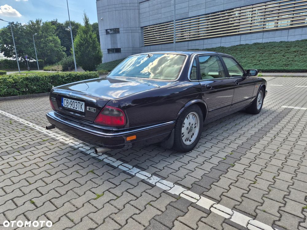 Jaguar XJ - 9