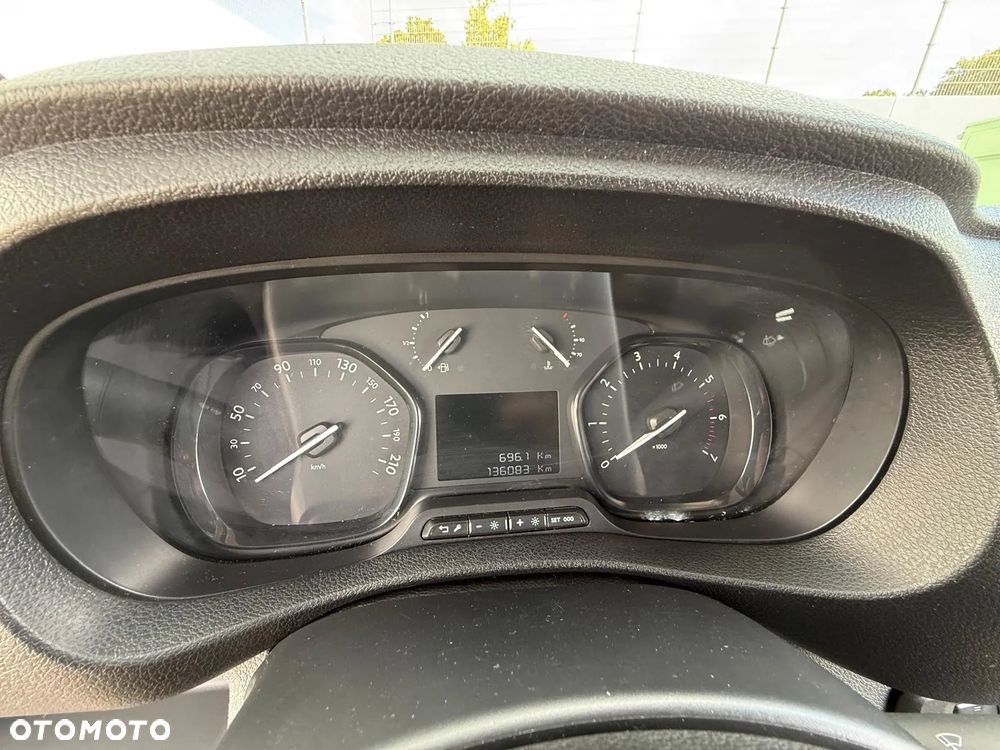 Opel Vivaro - 18