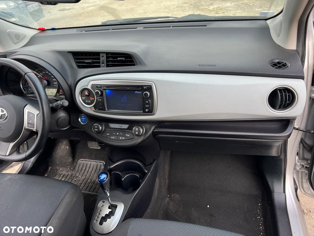 Toyota Yaris Hybrid 100 Premium - 22