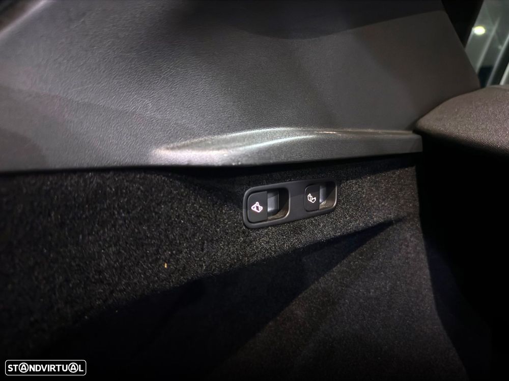 Tesla Model Y Performance Dual Motor AWD - 39